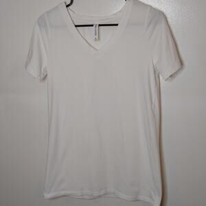 Zenana Outfitters women's size medium White T-shirt. Casual.